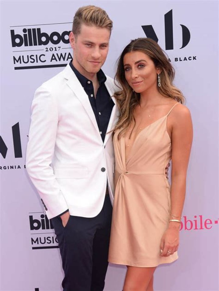 2017 BBMA Cutest Couples — Miley Cyrus with Liam Hemsworth & More