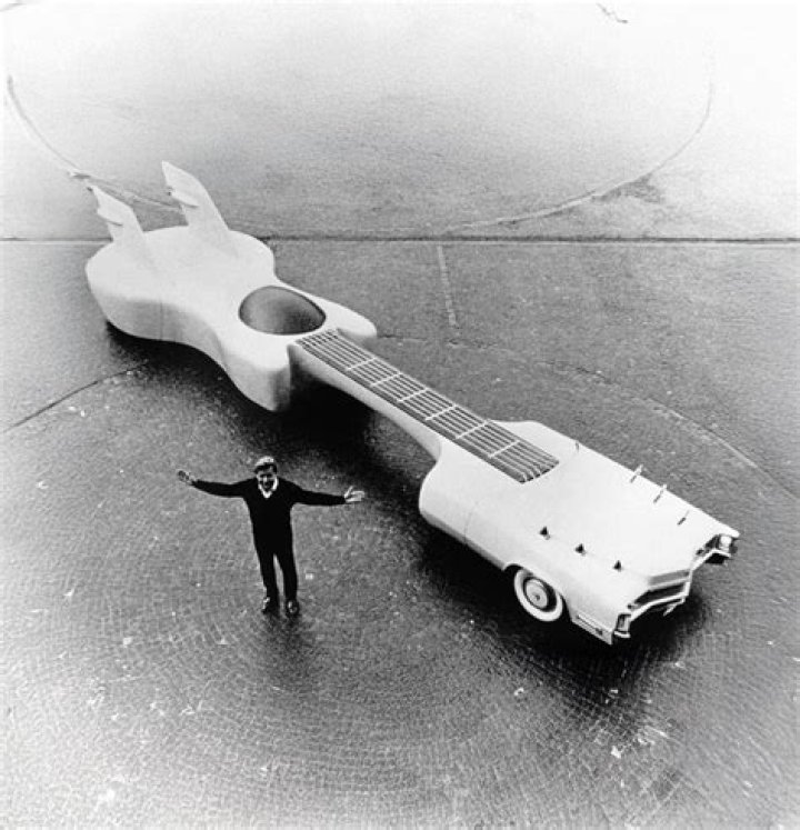 A Guitar From Early In Elvis's Career Just Sold For Record $1.32 Million