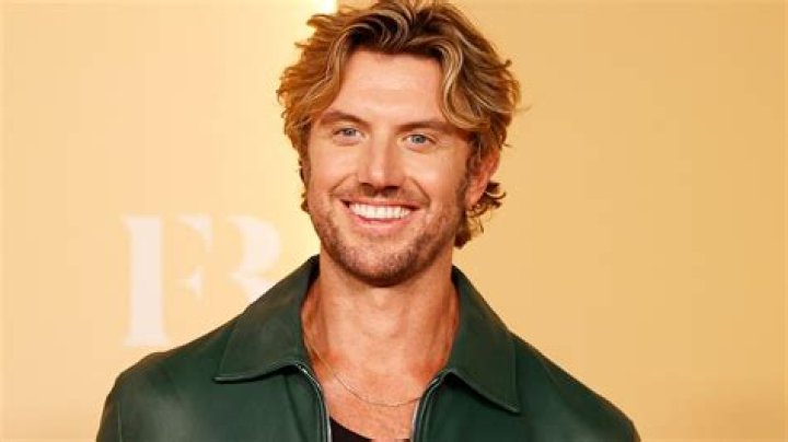 Adam Demos Height, Weight, Age, Girlfriend, Biography, Family, Facts