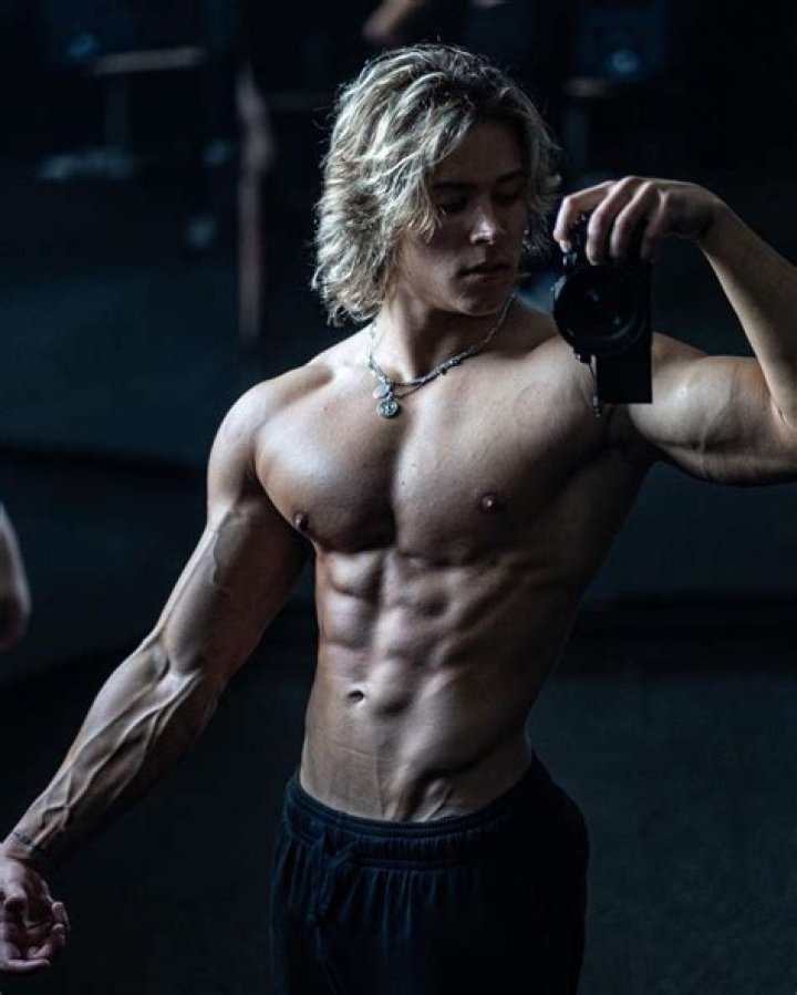 Alex Eubank Height, Weight, Age, Boyfriend, Family