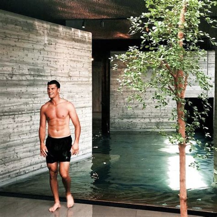 Who Is Seattle Kraken's Andre Burakovsky? His Contract, Salary, Net Worth, Wife, Girlfriend, Jersey Number, Stats, Parents, Siblings, Instagram