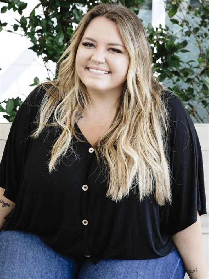 Anna Todd Height, Weight, Age, Spouse, Family, Facts, Biography