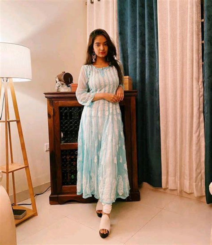 Anushka Sen Height, Weight, Net Worth, Age, Birthday, Wikipedia, Who, Instagram, Biography