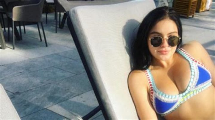 Ariel Winter Lounges Poolside With BF Levi Meaden & Looks Better Than Ever In Blue Bikini — Pic