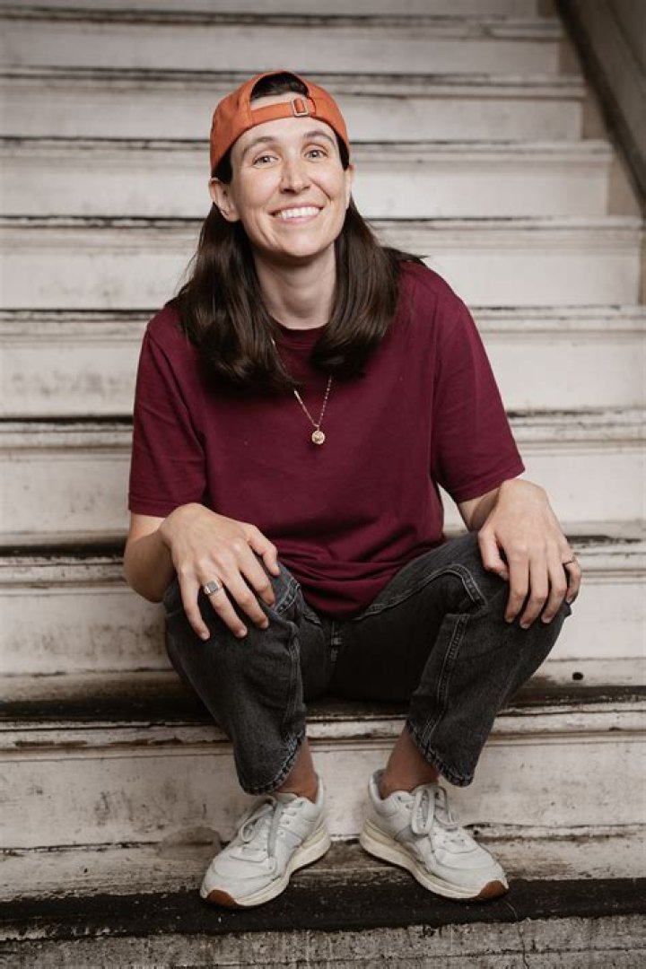 Hire Ashley Gavin for a Corporate Event or Performance Booking.