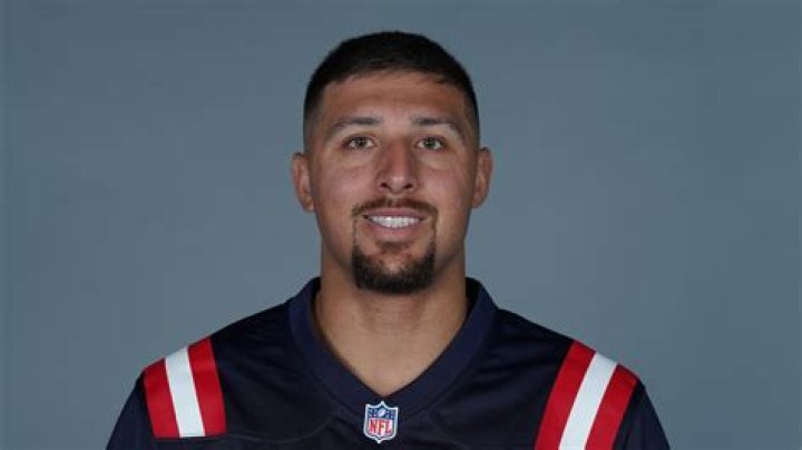 Austin Hooper's Salary and Earnings in 2020 as a Falcons player; Is he Married?