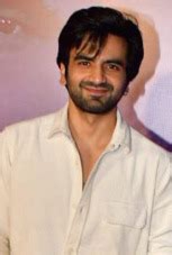 Ayush Mehra Height, Weight, Age, Girlfriend, Family, Facts, Biography