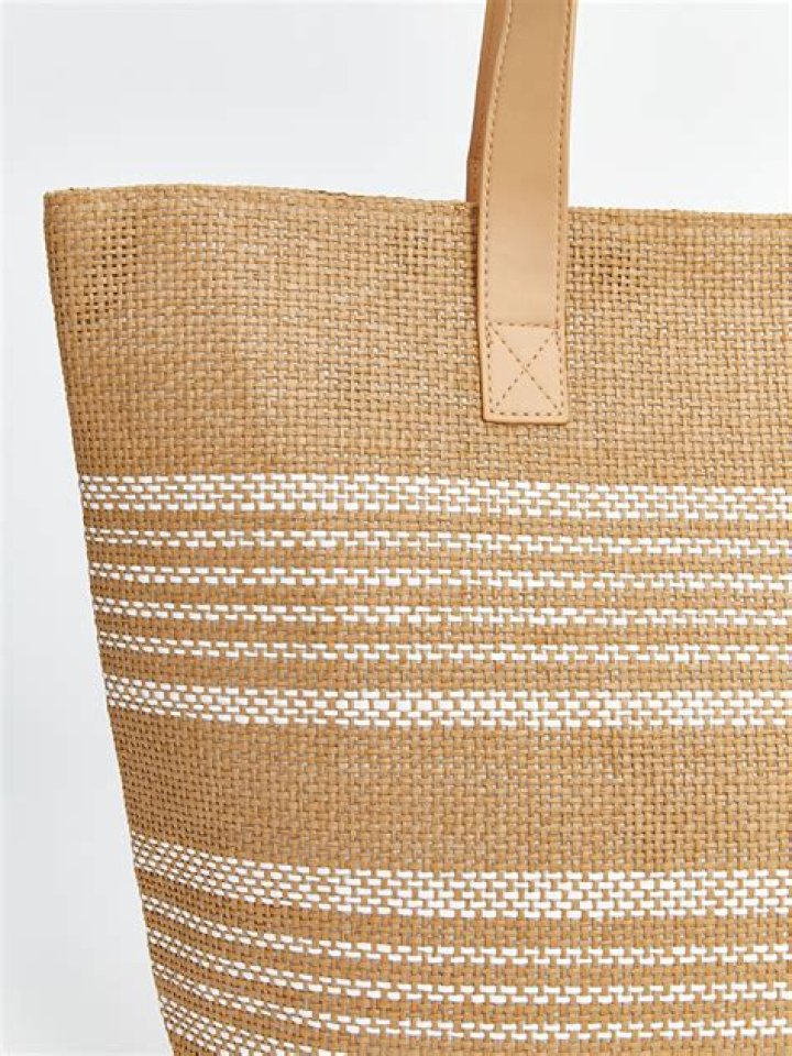 Make A Splash With This Summer’s ‘It Girl’ Beach Bag