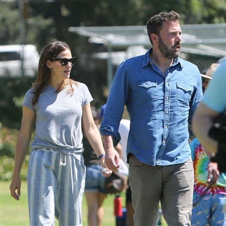 Jennifer Garner & Josh Duhamel Dating: Why Ben Affleck Feels ‘Threatened’ By The Rumor