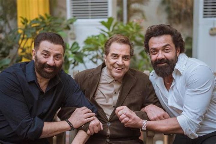 Bobby Deol Height, Weight, Age, Spouse, Family, Facts, Biography