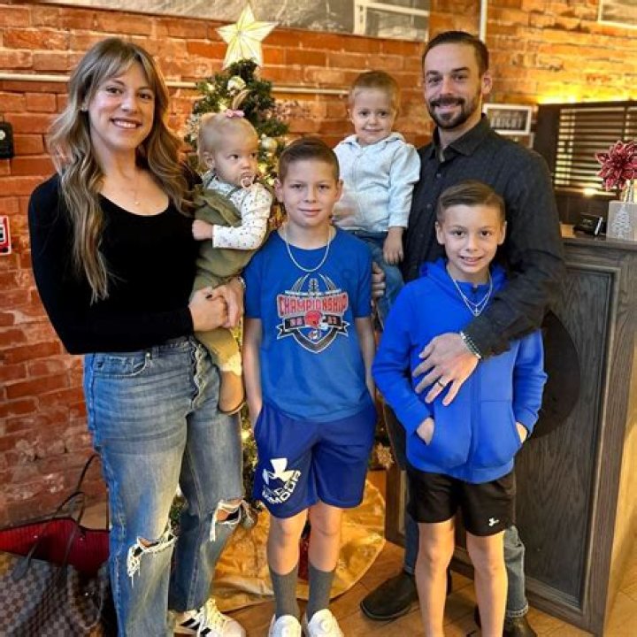 Show Off Slim Figures On Insta – Hollywood Life