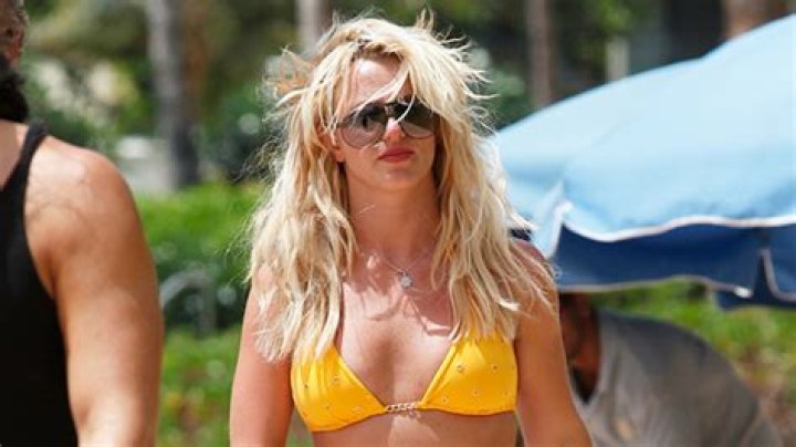 Britney Spears Rocks Orange Halter Bikini On The Beach: Video – Hollywood Life