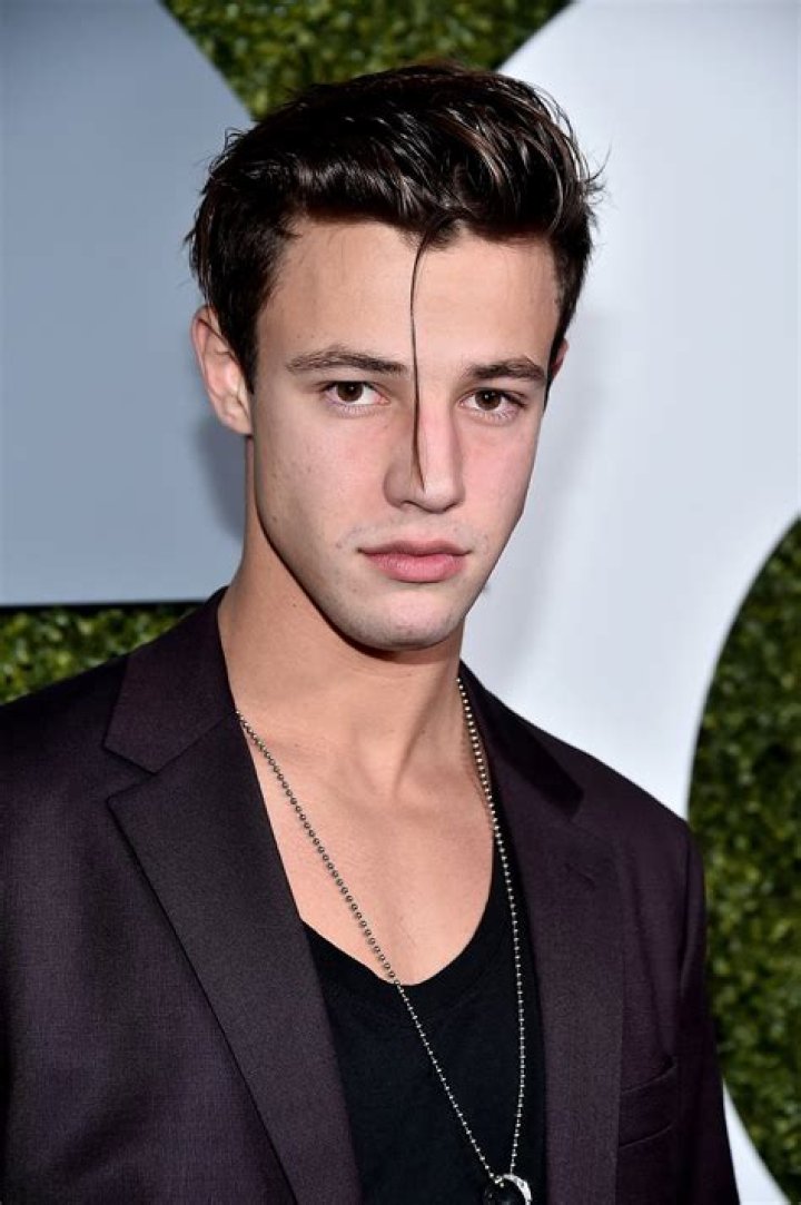 Cameron Dallas Height, Weight, Age, Girlfriend, Facts, Biography