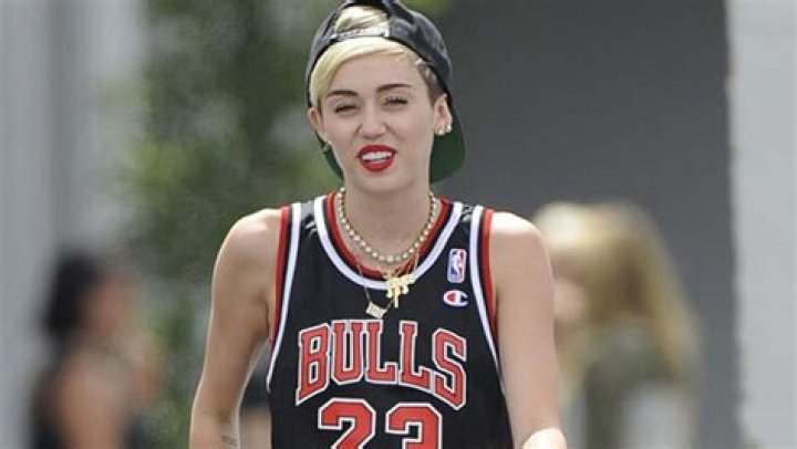 Celebrities In Basketball Jerseys – Pics Of Miley Cyrus & More – Hollywood Life