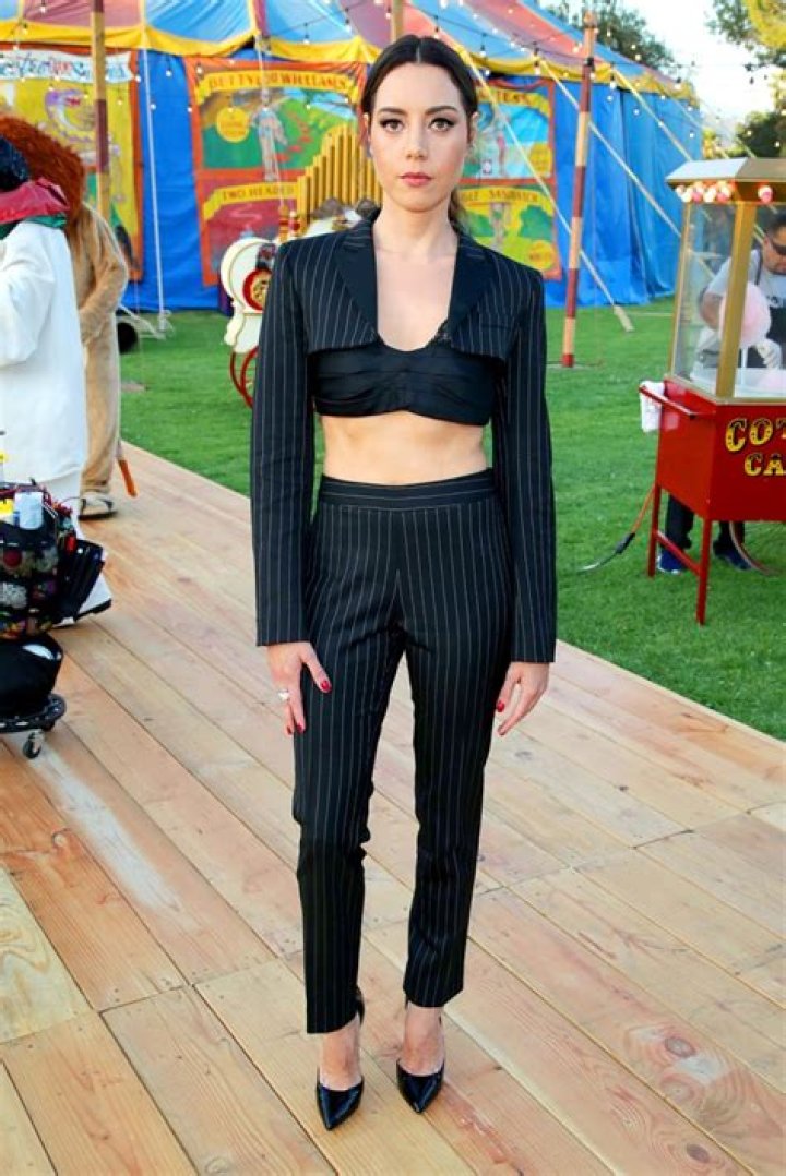 Celebrities Wearing Cropped Jackets: Pics