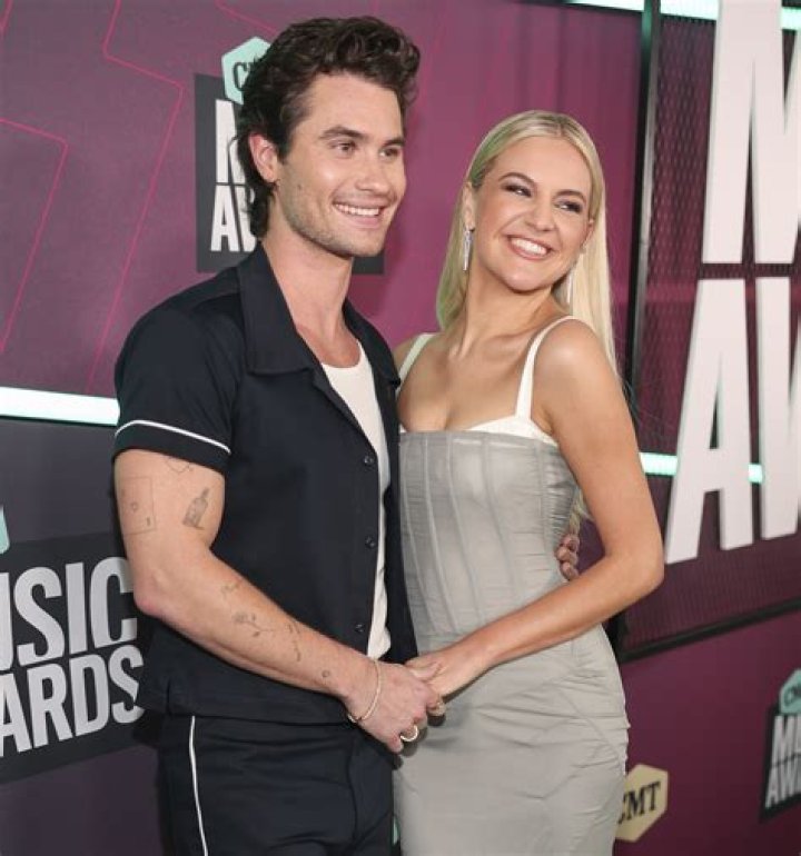 All About The ‘Outer Banks’ Star’s Love Life – Hollywood Life