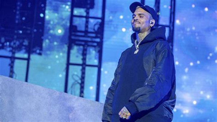 Chris Brown’s Son Aeko Films His Concert: Video – Hollywood Life