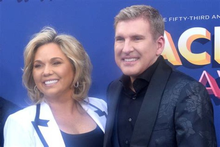 Chase Forgets His Anniversary With Girlfriend – Hollywood Life