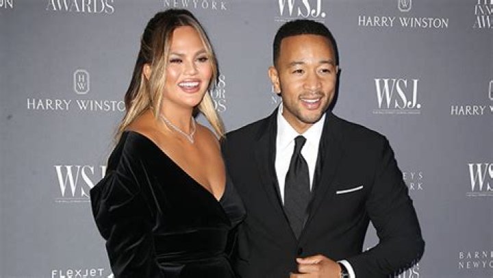 Chrissy Teigen Gives John Legend Lap Dance: Video – Hollywood Life