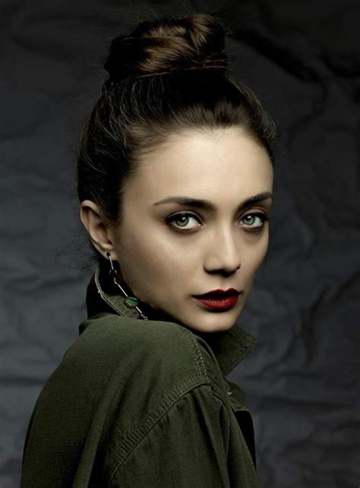 Damla Sönmez Height, Weight, Age, Body Statistics