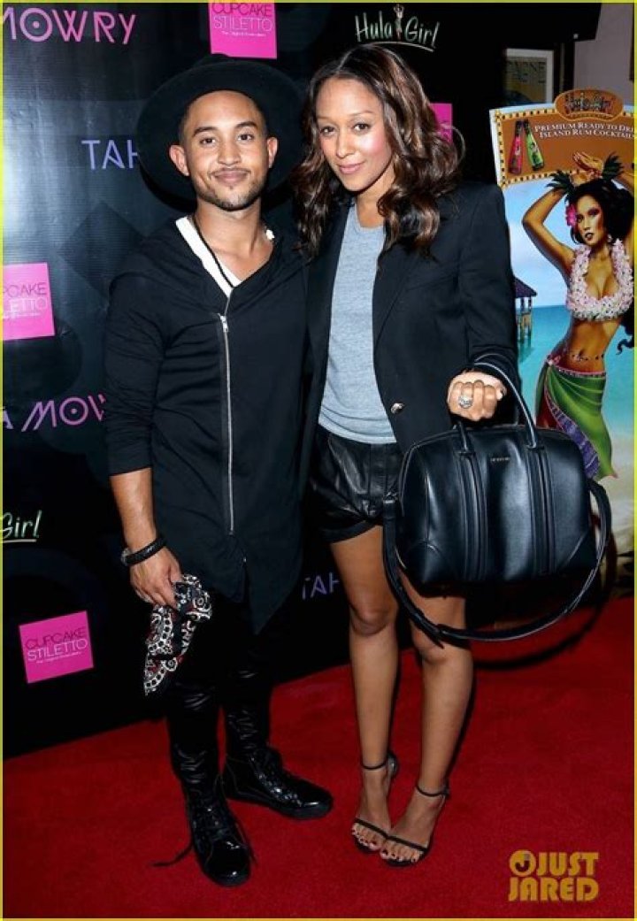 DEREK THELER, CHELSEA KANE – Celeb Secrets