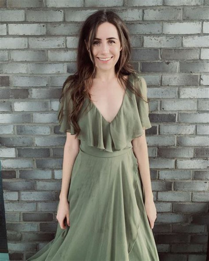 Dodie Clark Height, Weight, Age, Boyfriend, Family, Facts, Biography