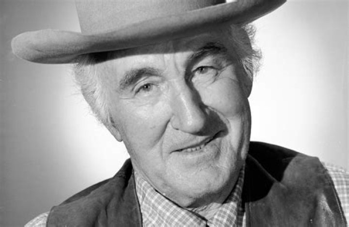 Donald Crisp Height, Weight, Age, Siblings, Biography