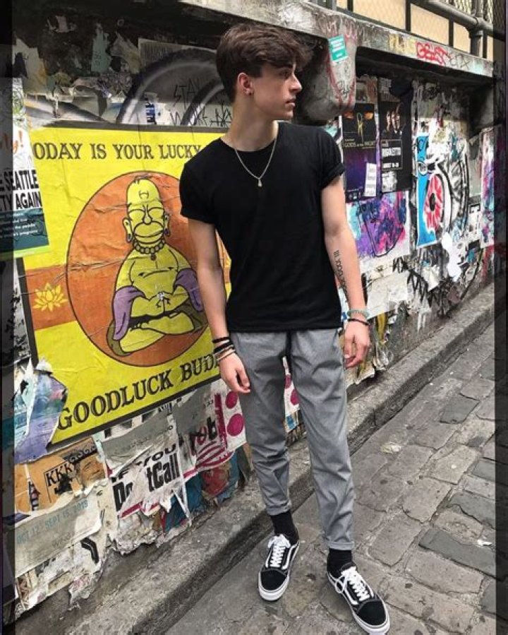 
Dustin Bryant Height, Weight, Net Worth, Age, Wiki, Who, Instagram, Biography 