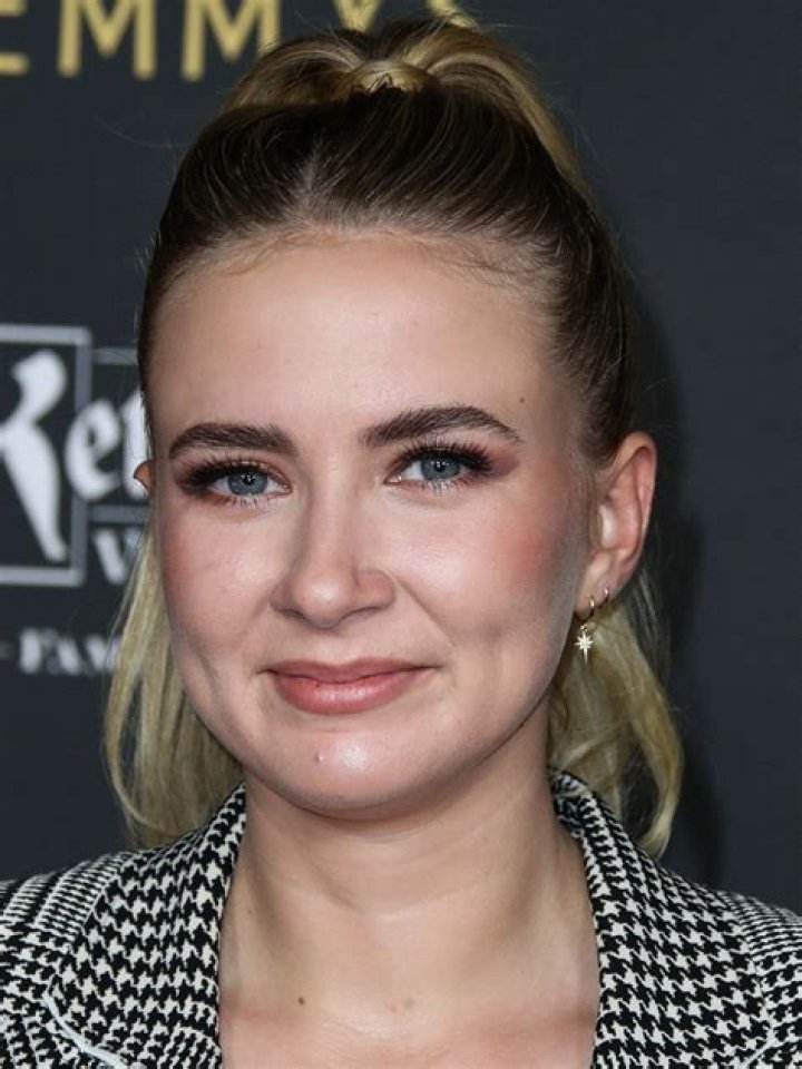 Eliza Bennett Height, Weight, Age, Body Statistics