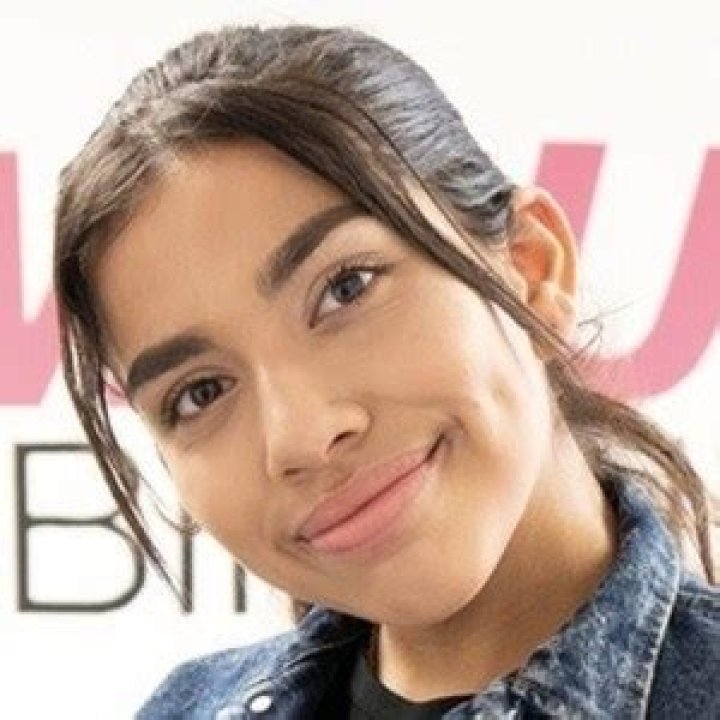 Ellie Hiyar Height, Weight, Age, Boyfriend, Family, Facts, Biography