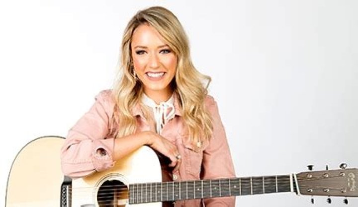 Emily Ann Roberts Signs With UTA