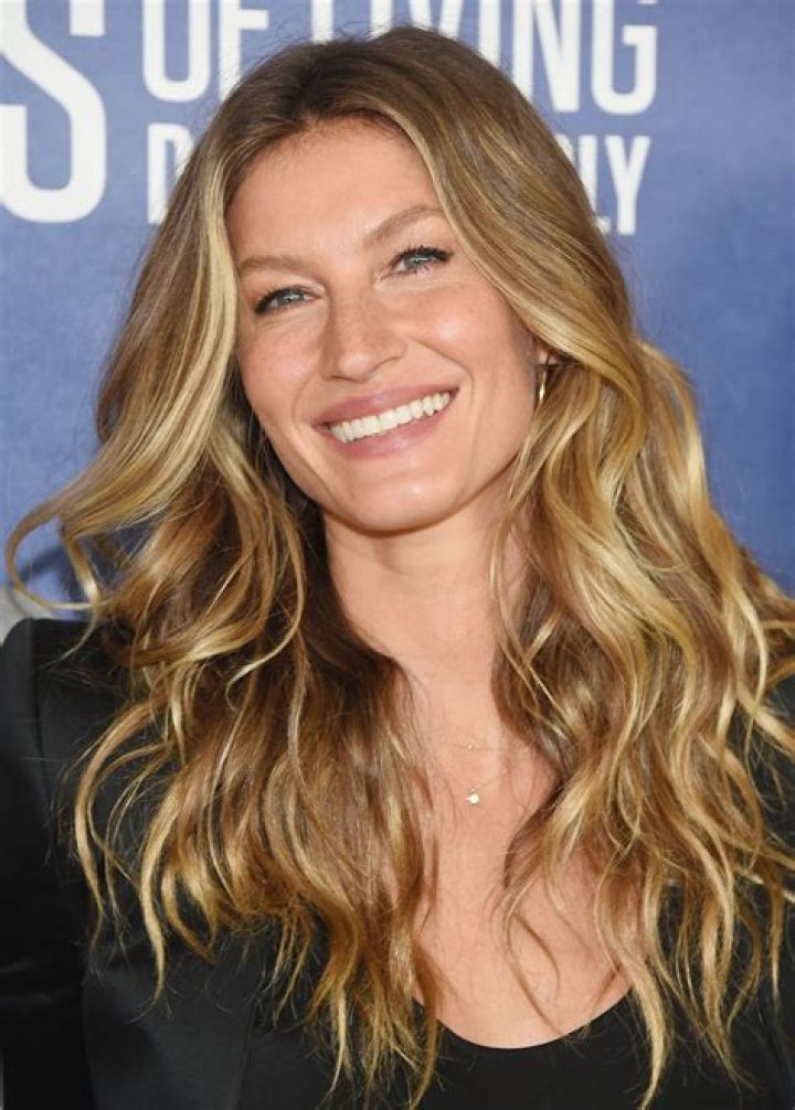 Tom Brady's Wife Gisele Bundchen Bio (Age, Family, Married, Children, Affair, Boyfriend, Salary, Net worth)