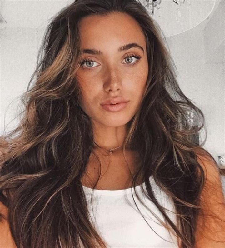 Hannah Meloche Height, Weight, Age, Boyfriend, Family, Facts, Biography