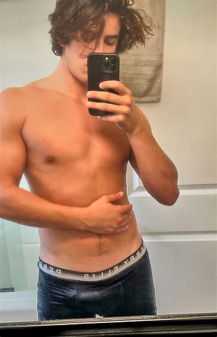 Hayes Grier - Bio, Age, siblings, height, Wiki, Facts and Family