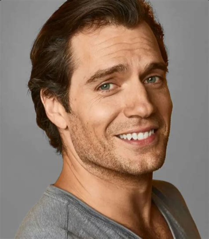 Henry Cavill - Bio, Age, net worth, siblings, height, Wiki, Facts and Family