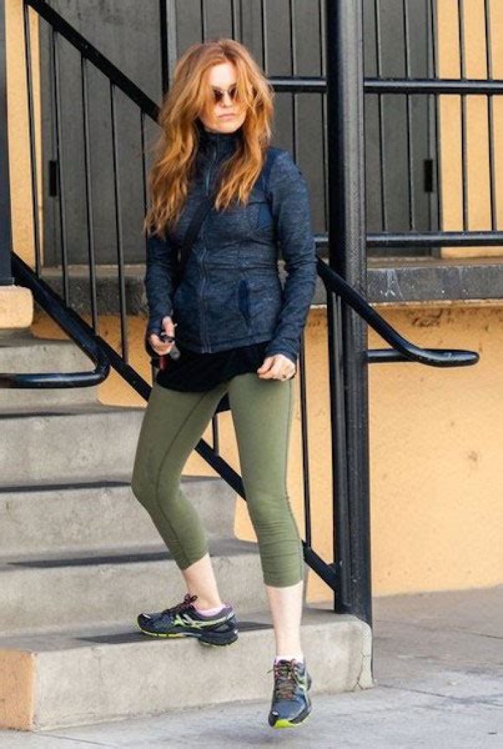 Isla Fisher Workout Routine and Diet Plan