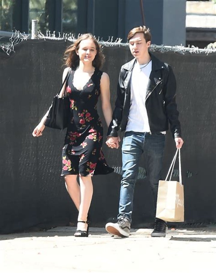 IZABELA VIDOVIC, HAYDEN BYERLY – Celeb Secrets