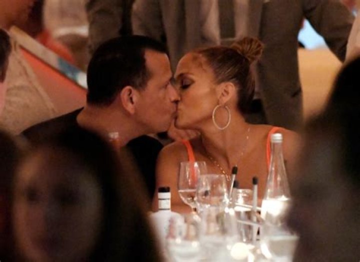 Jennifer Lopez & Alex Rodriguez Holding Hands & More PDA — PICS