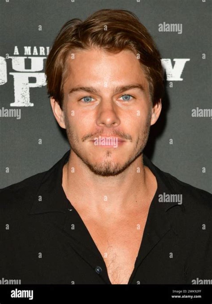 Jake Manley - Bio, Age, Wiki, Facts and Family