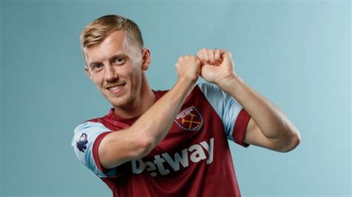British footballer James Ward Prowse Bio, Net Worth, Wife, Children, FIFA 22, Transfermrkt, Instagram