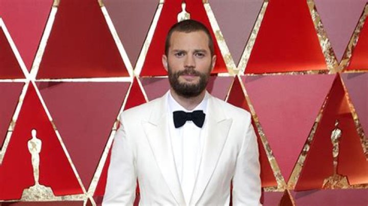 Jamie Dornan: Fans Insanely Distracted By The Massive ‘Bulge’ In His Pants On Golf Trip