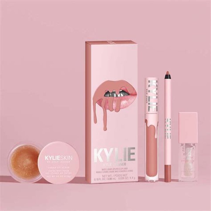 Jeffree Star Removed From Kylie Jenner Cosmetics PR List After Bad Reviews – Hollywood Life