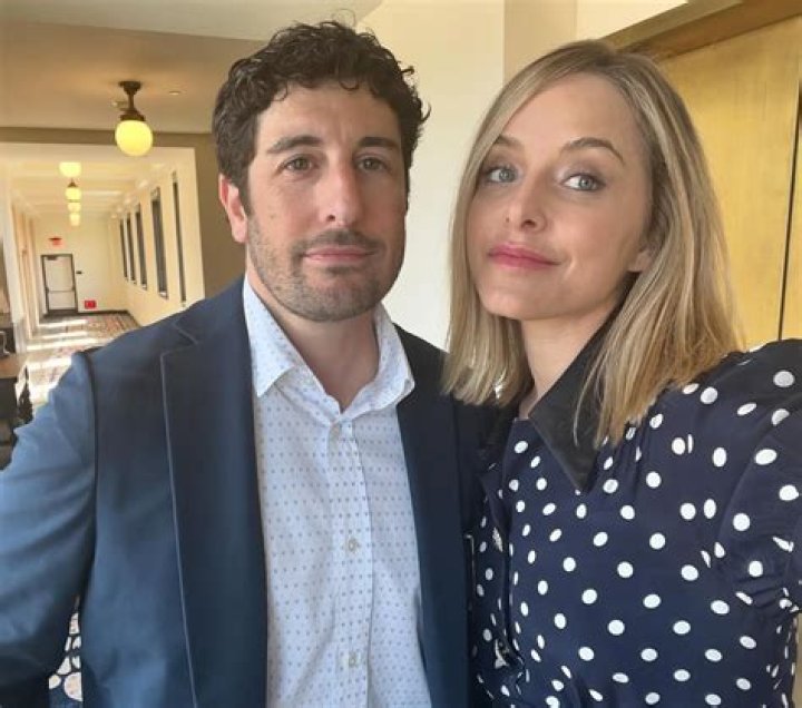 Jenny Mollen Dishes On Jason Biggs Romance & What Keeps Them In Love – Hollywood Life