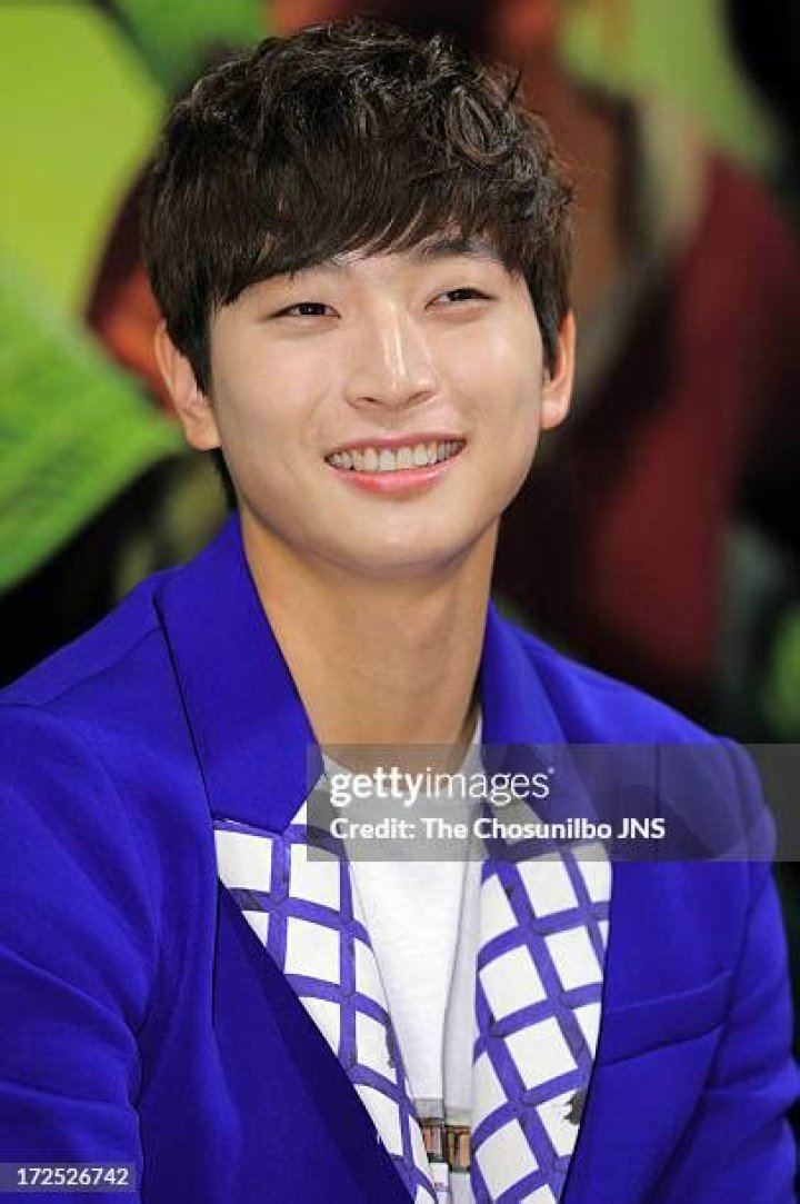 Jeong Jinwoon - Bio, Age, height, Wiki, Facts and Family