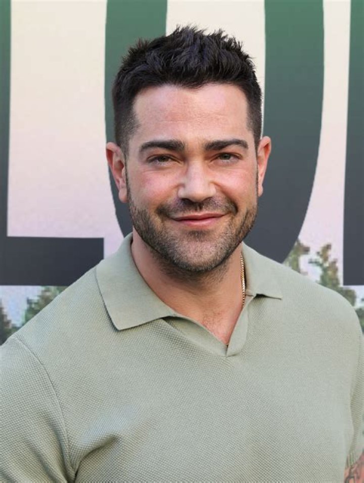 Jesse Metcalfe - Bio, Age, net worth, height, Wiki, Facts and Family