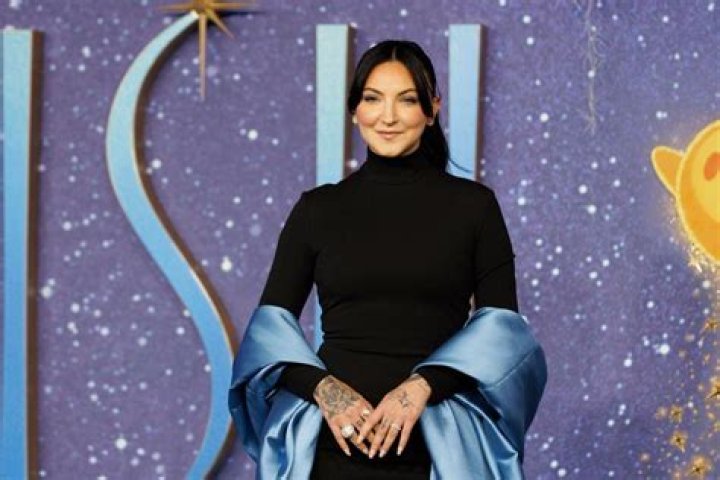 Julia Michaels — Pics