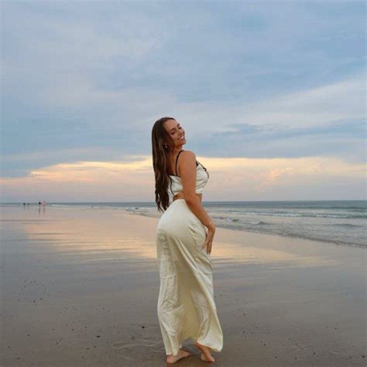 Julia Raleigh Height, Weight, Age, Boyfriend, Family, Facts, Biography