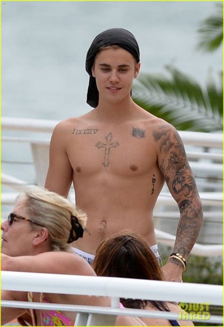 Justin Bieber’s Bora Bora Resort — How Much He Paid To Get Naked – Hollywood Life