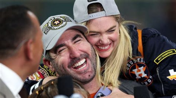 Kate Upton & Justin Verlander Celebrate Astros’ World Series Win With A Sweet Kiss — Cute Pics
