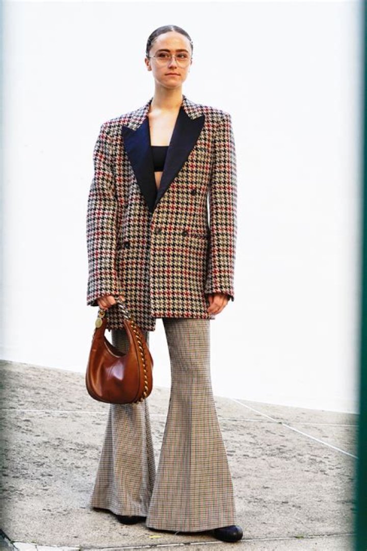 Kamala Harris’ Stepdaughter, Ella Emhoff, Reveals She Stopped Plucking Her Brows & Is ‘Embracing The Unibrow’